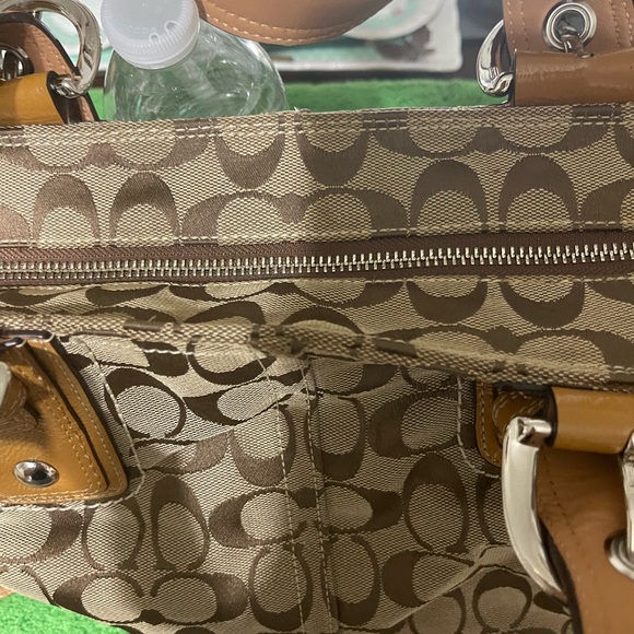 Beautiful  vintage used coach purse plus wallet excellent condition clean - Picture 6 of 11